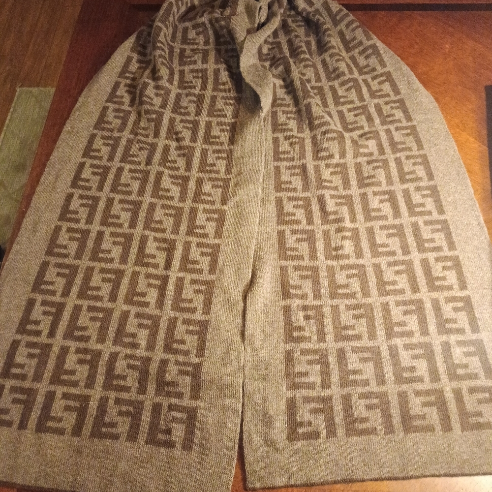 Fendi Brown Logo Scarf - Picture 3 of 10